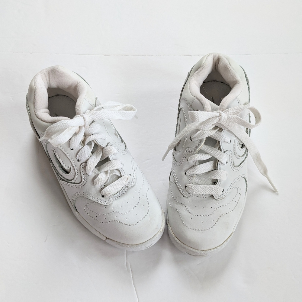 NWOT Nike White Sneakers, Size 1 Little Kid